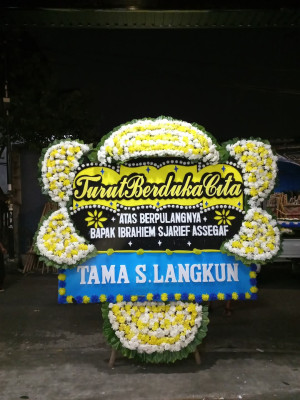 Papan Bunga Duka di Kare